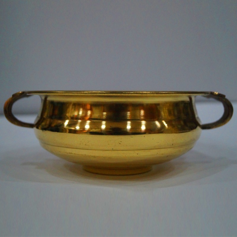 Buy shining urli made of brass