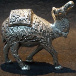 Standing Camel aluminium Idol online