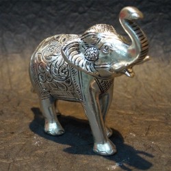 Elephant with its trunk lifted aluminium idol