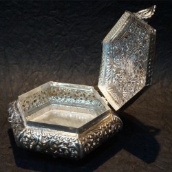 Aluminium octogonal shape jewellery box  