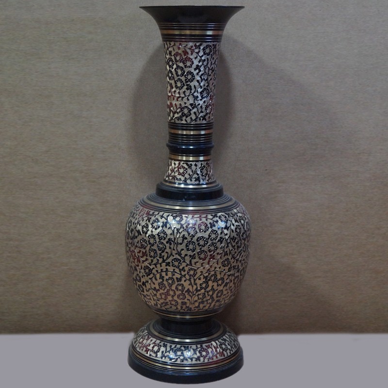 Wide bottom brass flower vase 